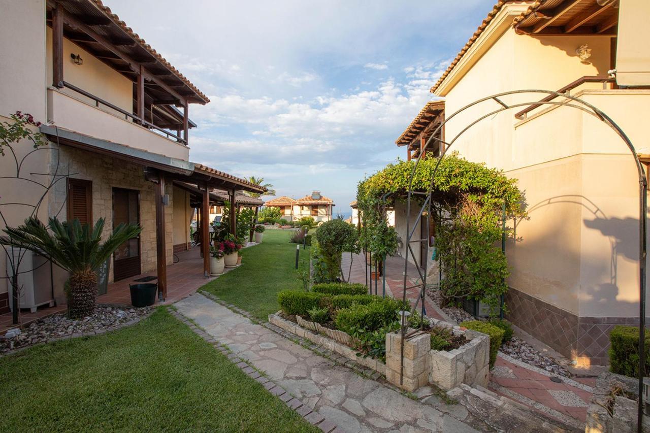 Porto Thea Alexandra Shared Pool Villa, 阿菲托斯 外观 照片
